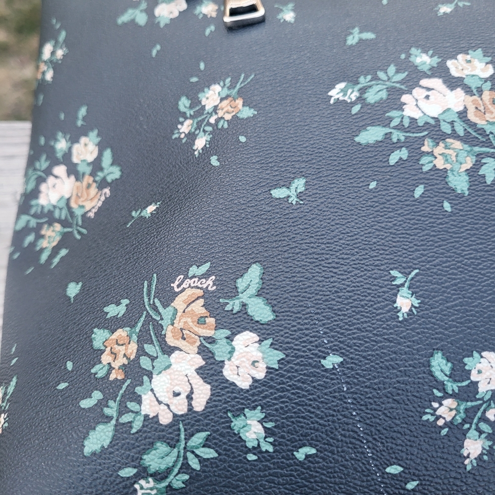 Coach Gallery Large Tote With Rose Bouqet Print - Picture 7 of 9